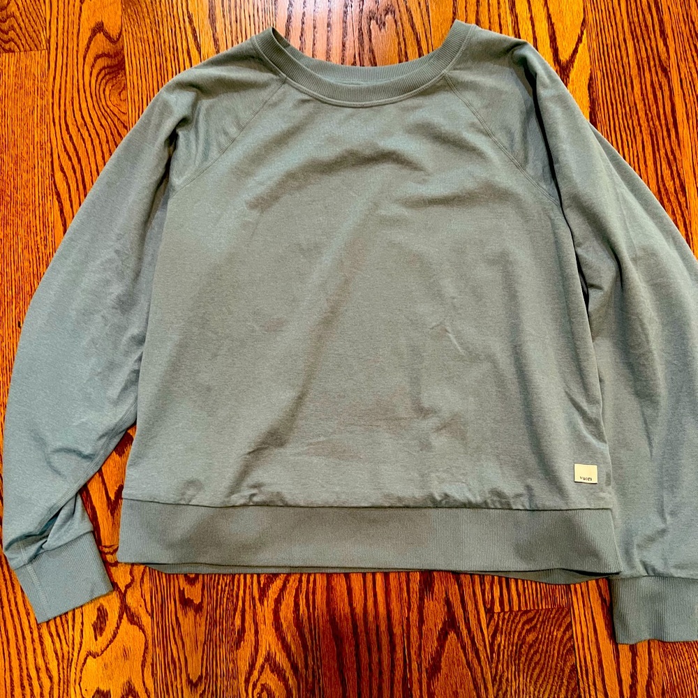 Light weight Vuori sweatshirt